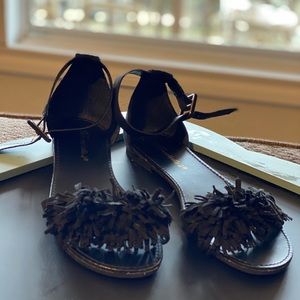 BRECKELLE’S black sandals size 7